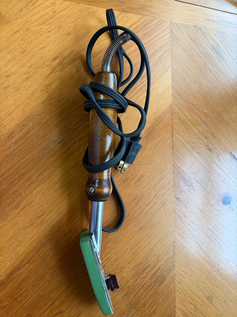 SEALECTOR ELECTRIC TACKING IRON